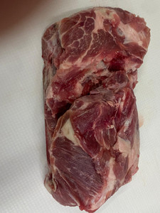 Australia Gooralie free range pork neck meat bone 880g Australia Gooralie free range pork neck meat bone 880g