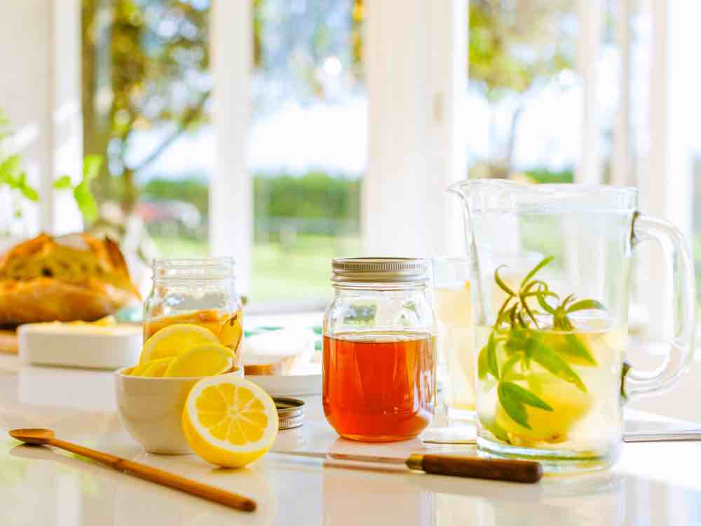 Ginger and manuka honey tonic