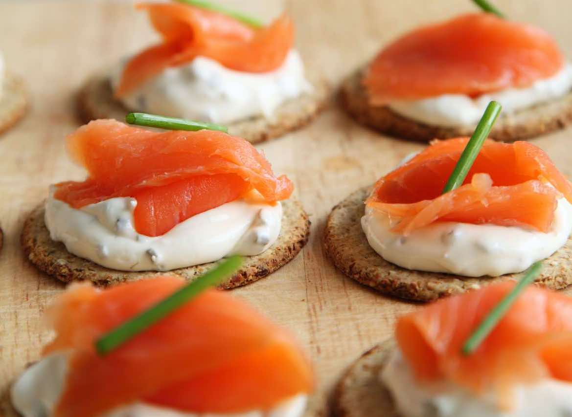 Cold-smoked salmon appetisers