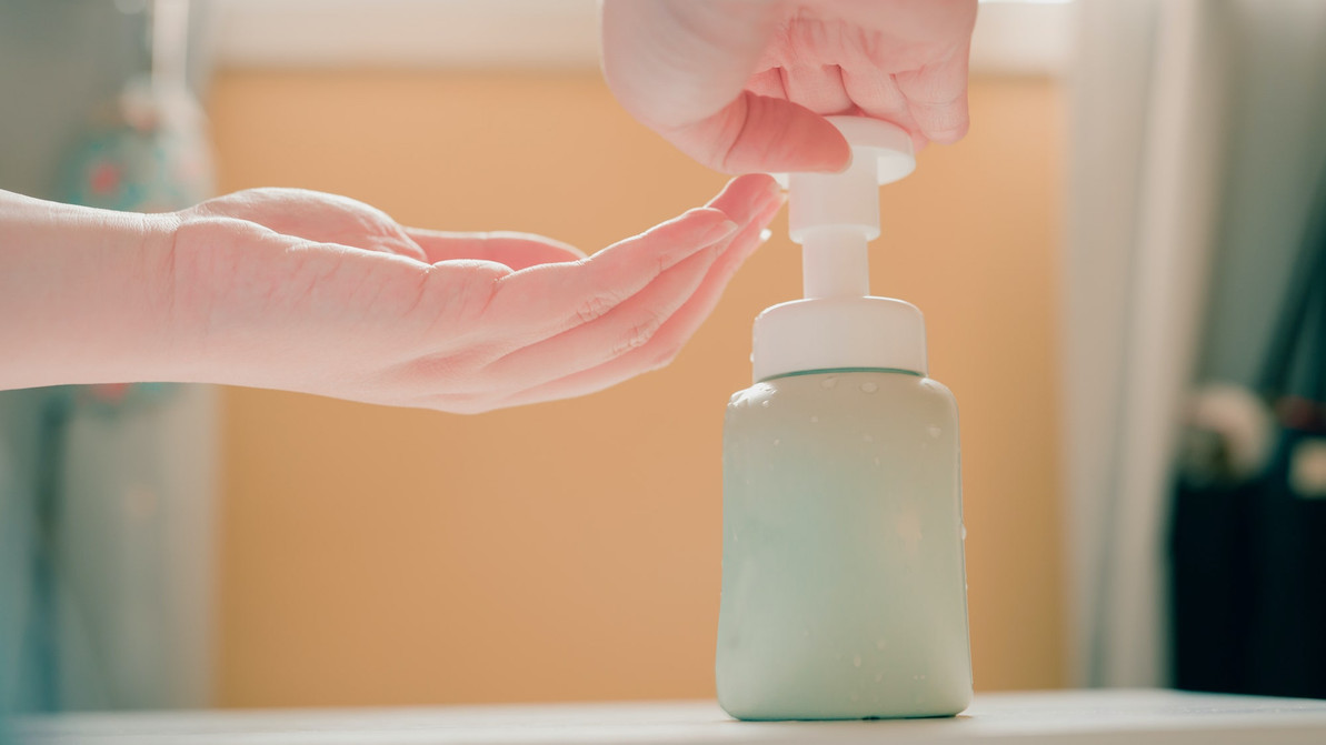 Alcohol Vs. Non-Alcohol Hand Sanitizer – What’s the Difference?