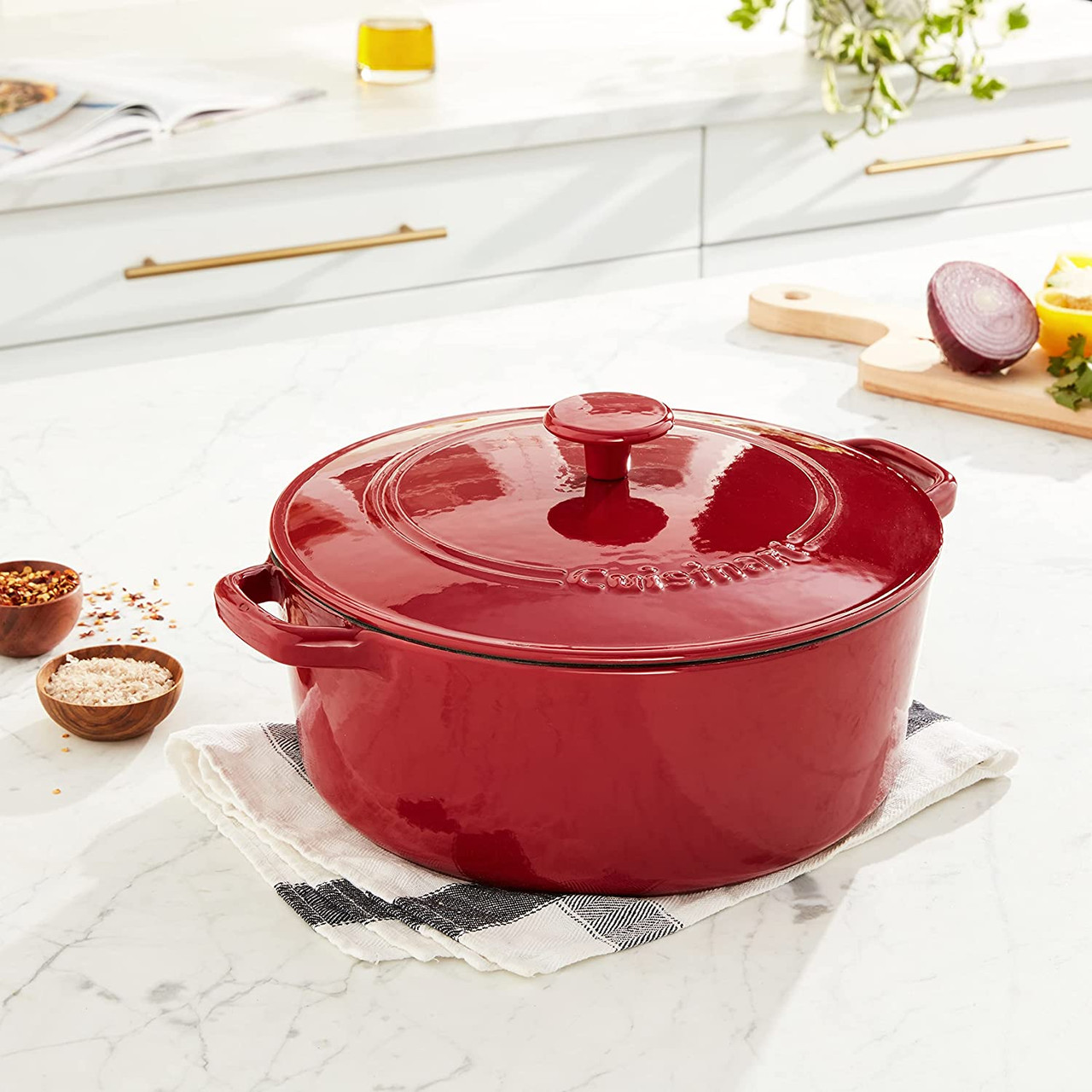 Cuisinart CI755-30CR Chef's Classic Enameled Cast Iron 5-1/2-Quart Oval  Covered Casserole, Cardinal Red 