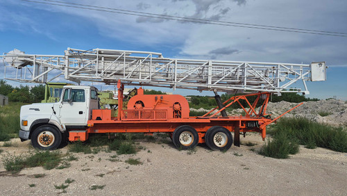 1996 Ford AeroMax L-9000 Truck-Mounted Workover Rig – Runs & Drives – 491,659 Miles