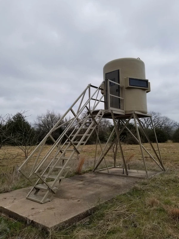 Super Heavy-Duty 6' x 7' Fiberglass Hunting Blind with 8' Steel Stand