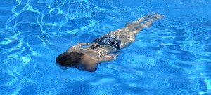 Can You Wear Sunscreen in a Pool?