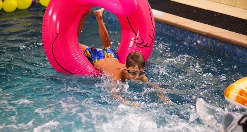 How to Make a Pool Party Invitation How to Make a Pool Party Invitation
