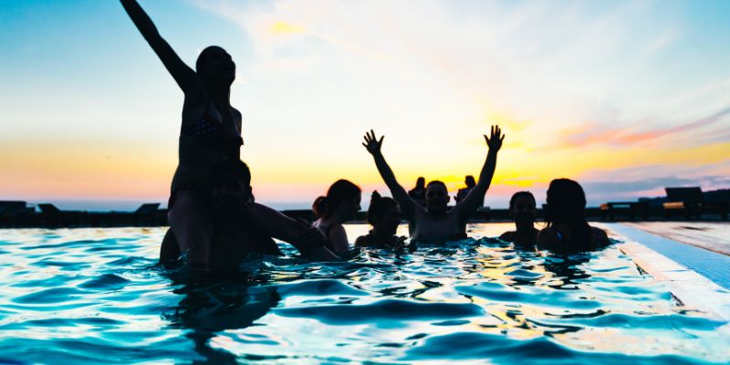 How to Throw the Best End of Summer Pool Party How to Throw the Best End of Summer Pool Party