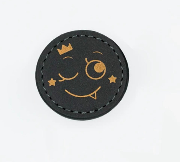 Cheeky Monster Badge till Konny Collar – One Size / Black