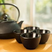 Black Cast Iron Tetsubin Tea Set (30 oz) from The Jasmine Pearl Tea Co.