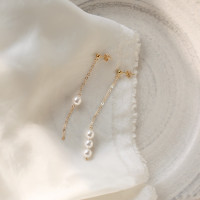 Harper Mismatched Pearl Drop Earrings 