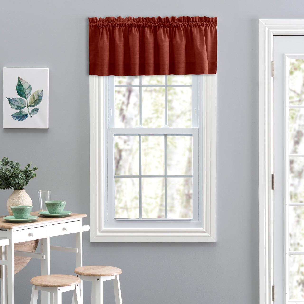 What Is a Tailored Valance Curtain?