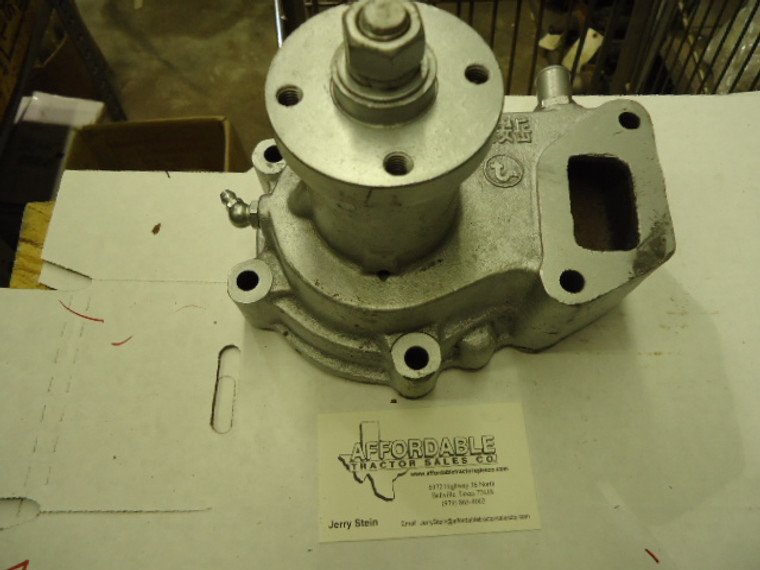 Water pump includes mounting gasket