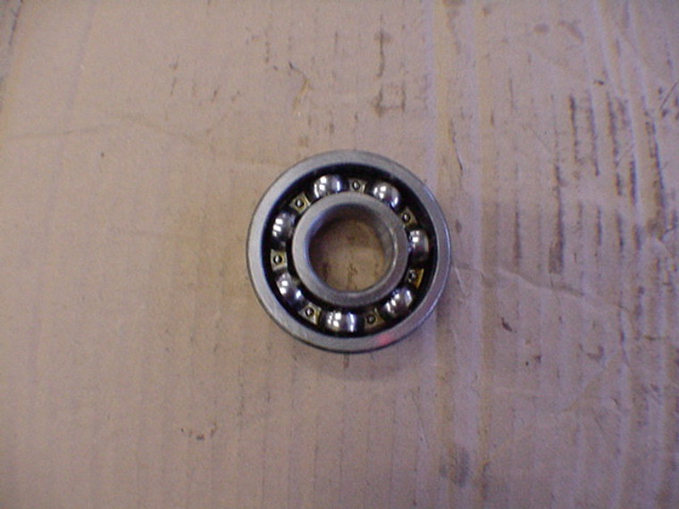 Roller bearing 6305