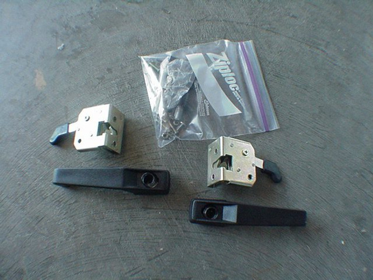 DOOR HANDLE ASSEMBLY LEFT OR RIGHT NOT BOTH