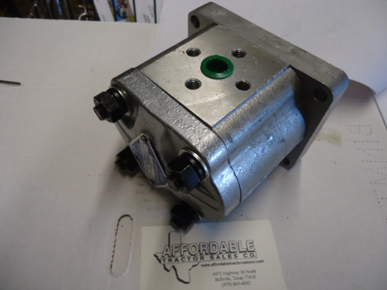 Hydraulic pump for 500.600 series tractors with the SL3105 engine