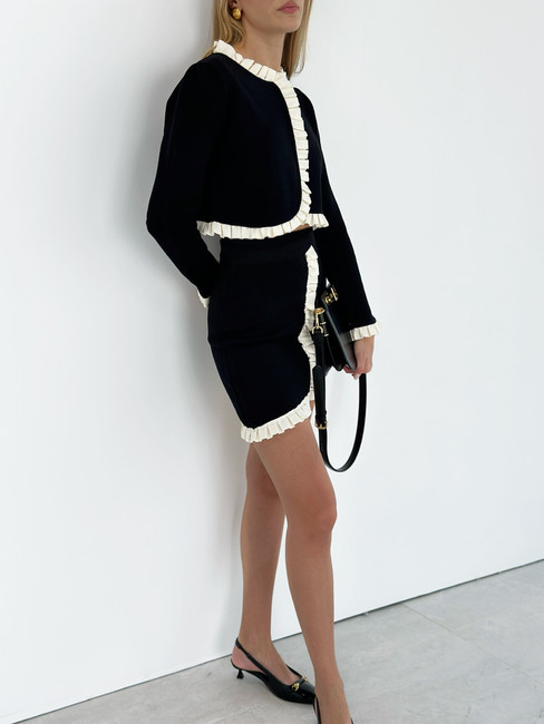 Lottie Contrast Frill Sweater | Black