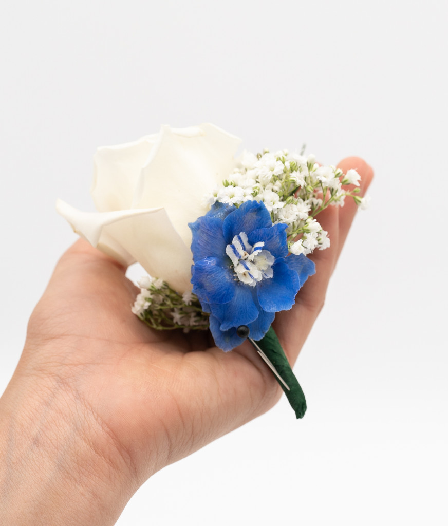 custom flower boutonniere gilbertsville