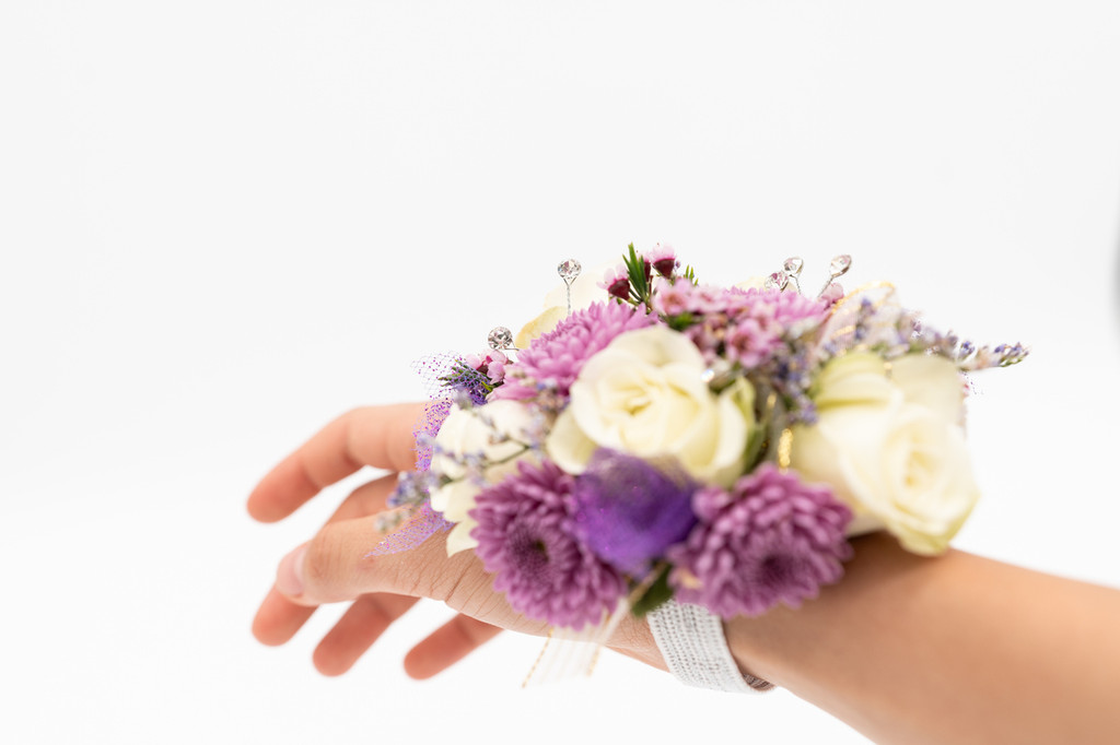 Prom couple flowers matching wristlet and boutonniere