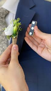 Boutonniere- Gerbera Daisy 