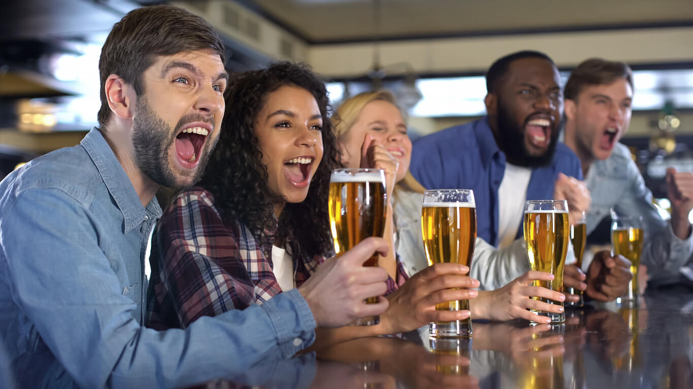 How to Bring More Sports Fans to Your Bar or Restaurant How to Bring More Sports Fans to Your Bar or Restaurant