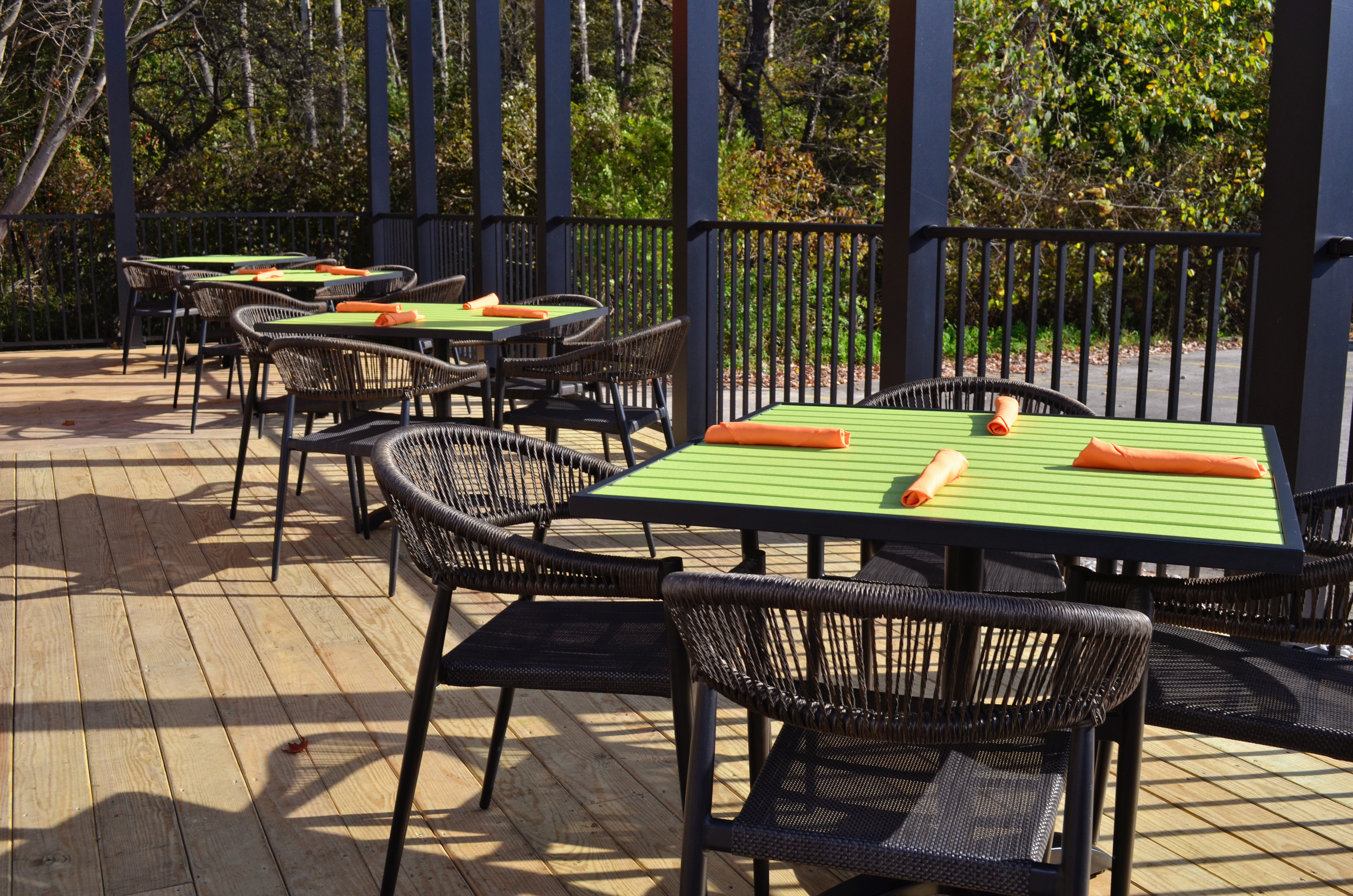 How to Buy Fabric/Metal Hybrid Outdoor Seating for Your Restaurant How to Buy Fabric/Metal Hybrid Outdoor Seating for Your Restaurant