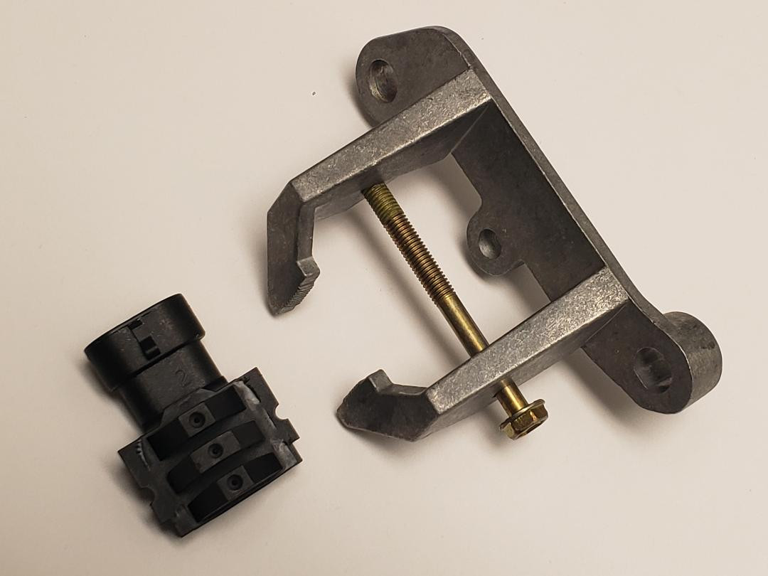 Crank position sensor Kit w/bracket and screw OE GM 12537109 for