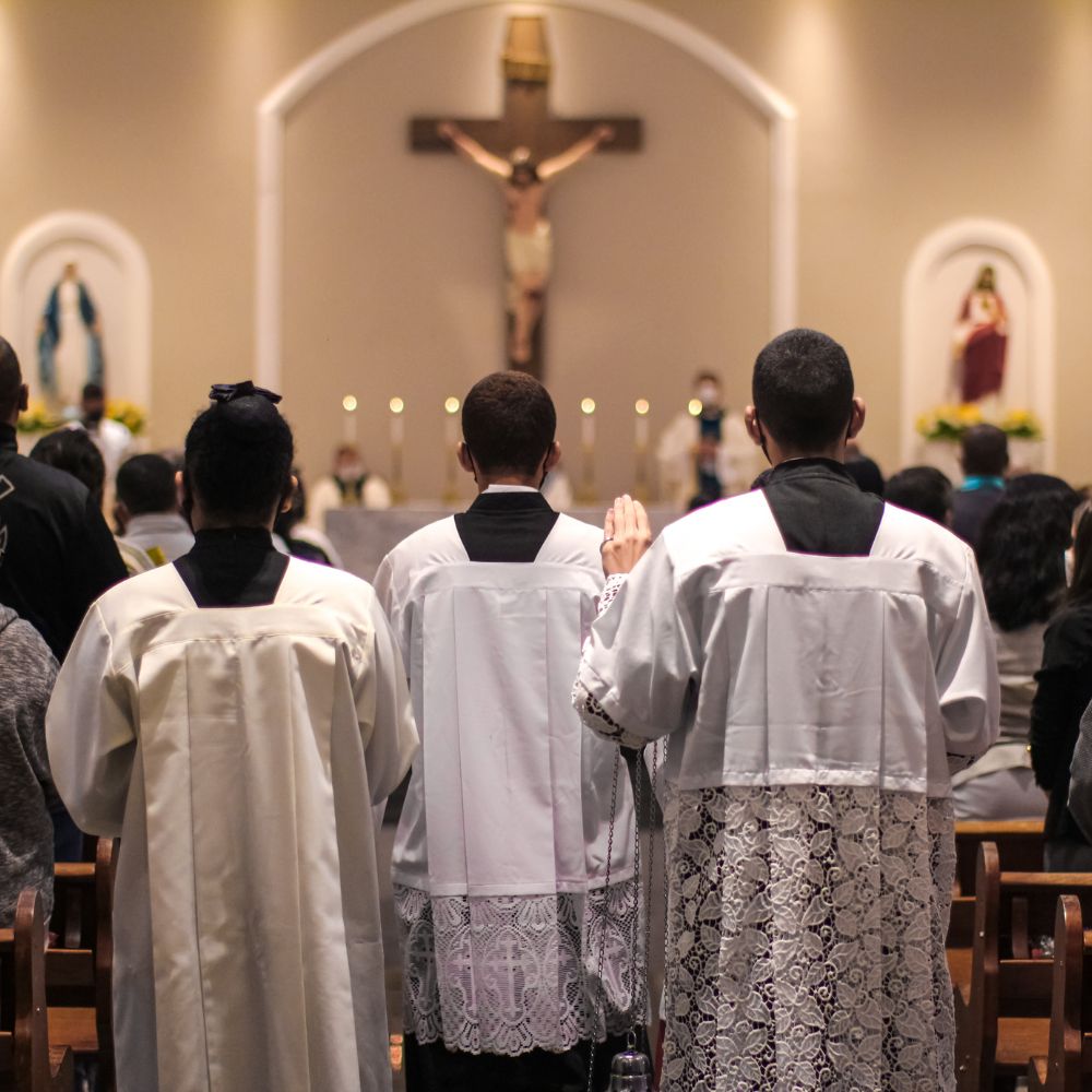 How to Choose the Right Design for Your Clergy Surplice?
