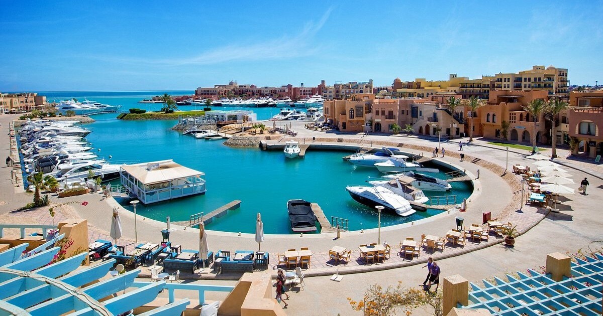 Strolling in Abu-Tig Marina