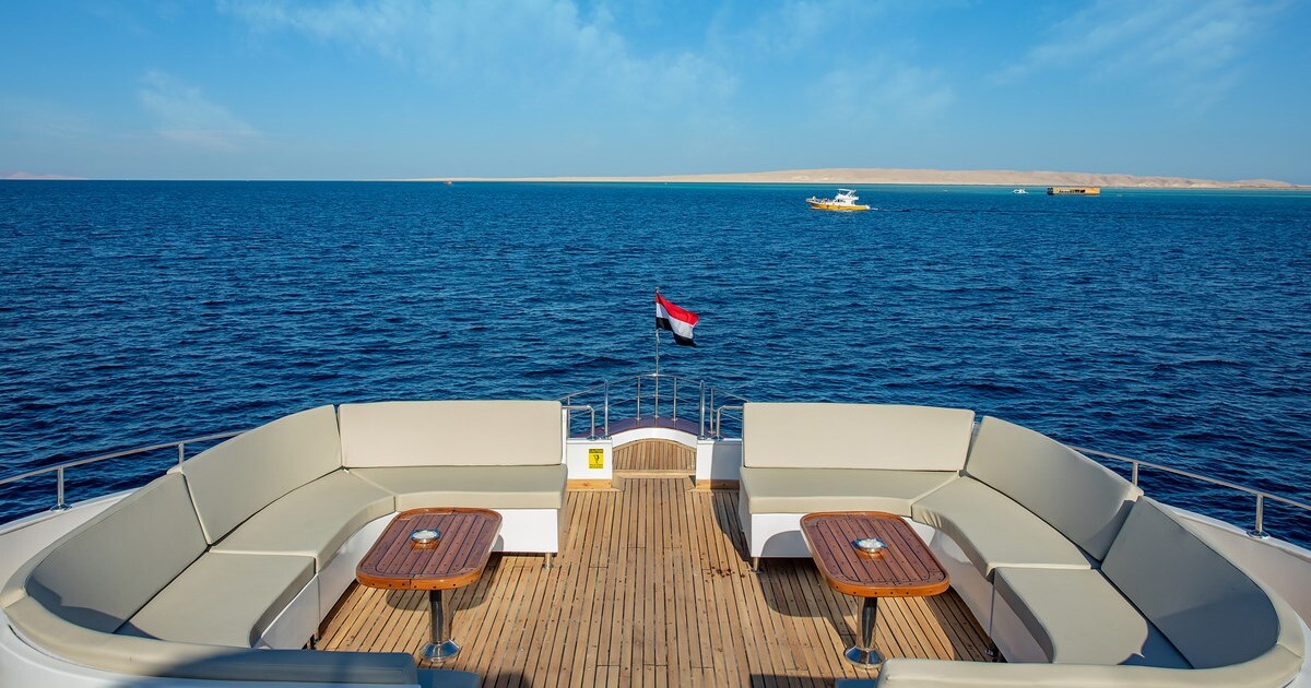 Enjoy the View while Sailing to the Snorkelling Spot