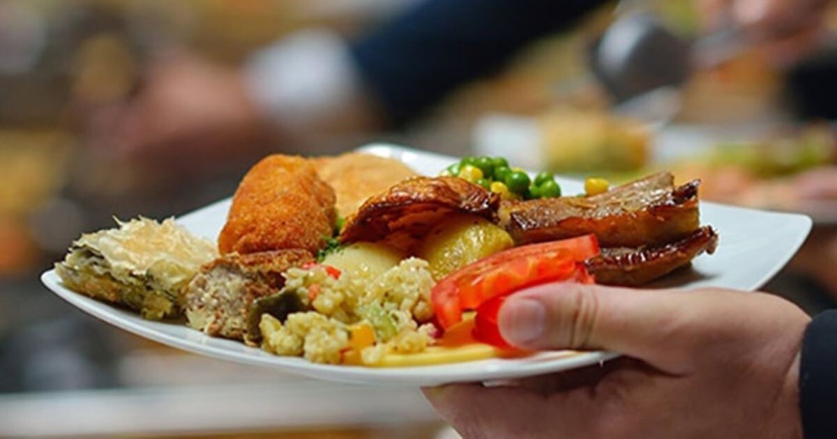 Enjoy a Delicious Lunch on the Boat