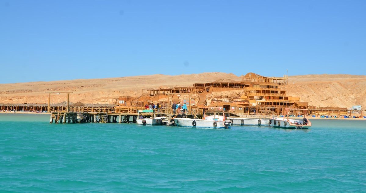 Sailing to Orange Bay Island