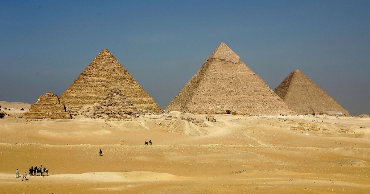 Tour to Giza Pyramids