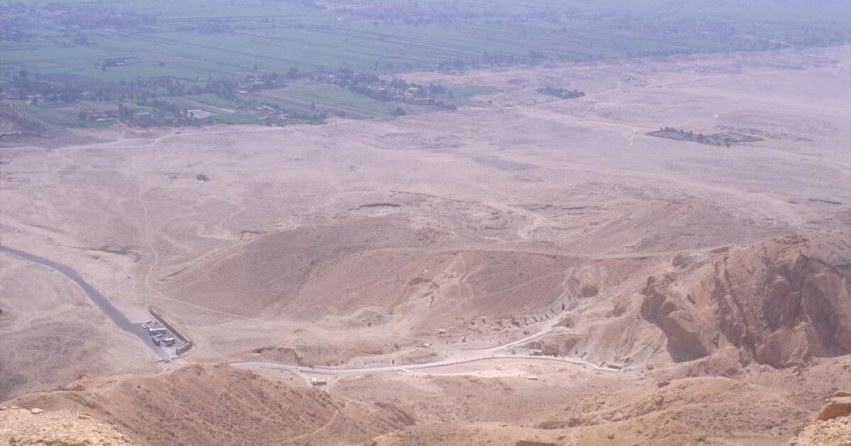 Tour to the Valley of the Queens