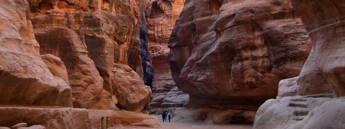 Walk through the Canyon of Siq