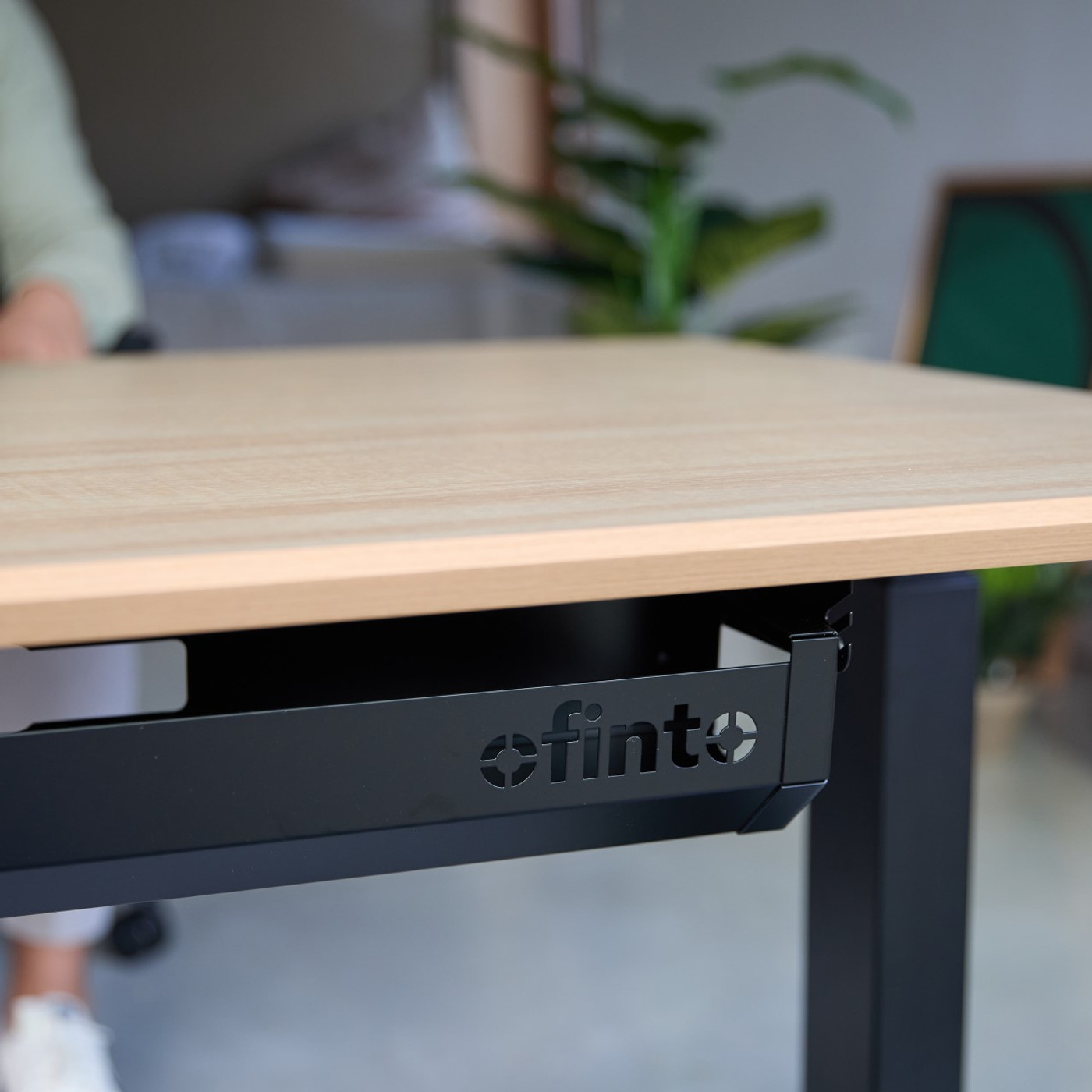 Elektrisch höhenverstellbarer Bürotisch Elevate