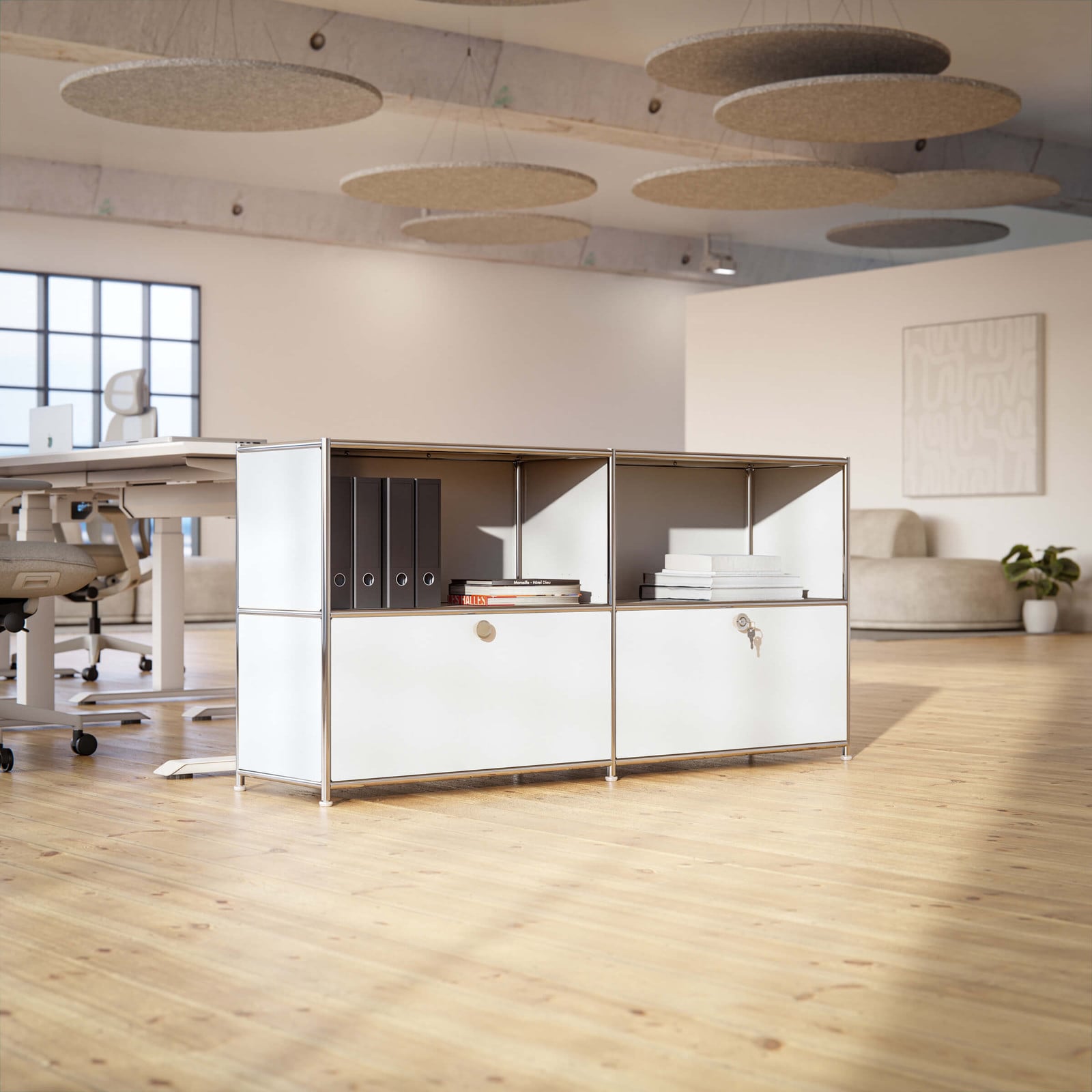 Cubox Sideboard mit 2 Ebenen und 2 Klappen in Weiß mit Ordnern im offenen Großraumbüro mit Holzboden und Akustikelementen