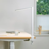 ofinto Tischlampe Lumino Desk Weiss mit Tischklammer Weiss - platzsparende LED-Schreibtischleuchte mit Klemmbefestigung am höhenverstellbaren Schreibtisch