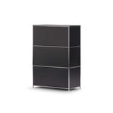 Cubox Büroregal mit 3 Ebenen und 2 Klappen in Schwarz, Schrägansicht von hinten freigestellt auf weißem Hintergrund