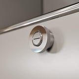 Cubox Sideboard in Seidengrau, Detailansicht des verchromten Schlosses an der Klappe
