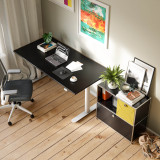 Cubox Sideboard mit Soft Panel Sonnengelb neben Stehpult, froehliche Homeoffice-Ecke mit Pflanze