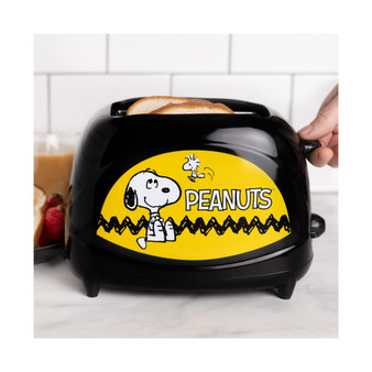 Peanuts Snoopy Two-Slice Toaster - Toasts Your Favorite Beagle On Your Toast