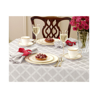 Laurel Leaf Oval Tablecloth 70 x 104