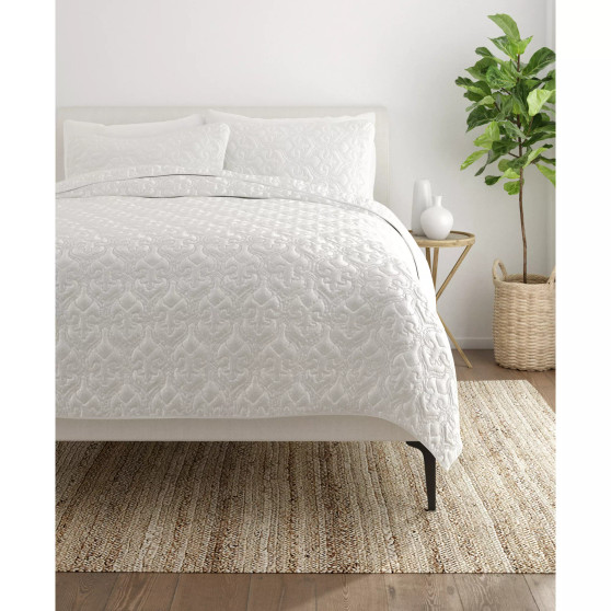 Home Collection Premium Ultra Soft Damask Pattern Quilted Coverlet Set, Twin