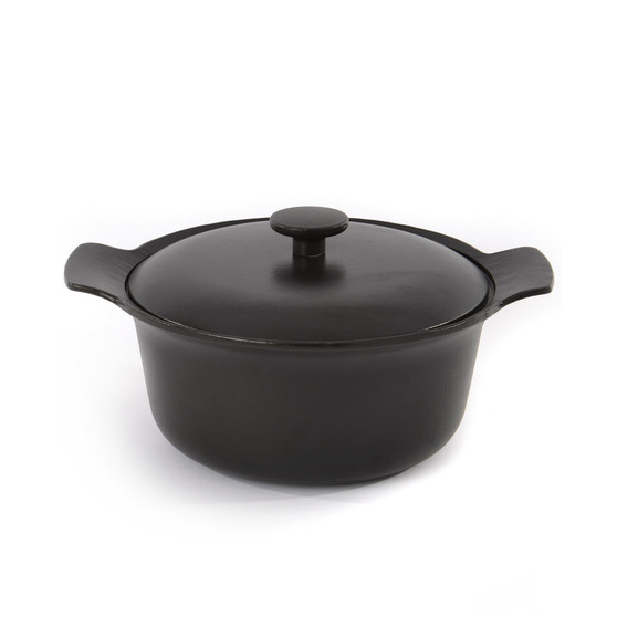 Ron Black Cast Iron 4.4 Qt. Covered Stockpot