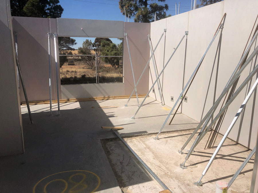Lightweight wall props for Ritek installation