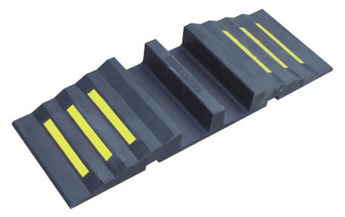 hose-ramp-850x300x85mm