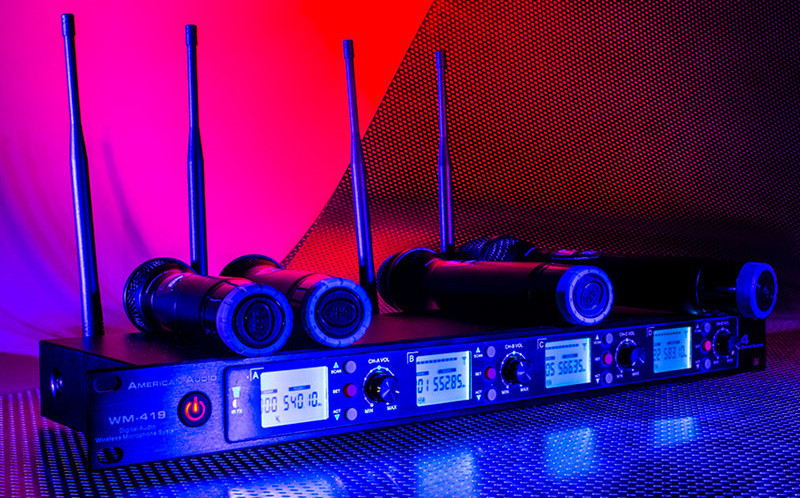 WMI419 4-Channel UHF Wireless Handheld Microphone System - Phantom