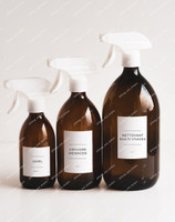 Trois bouteilles pulvérisateur en verre ambré à gâchettes blanches, en trois tailles : Javel 250 ml, Vinaigre ménager et Nettoyant multi usages