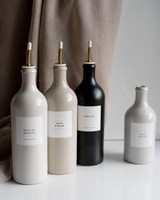 Trio d'huiliers en grès beige clair, beige et noir à becs verseurs dorés, avec un petit modèle 200 ml