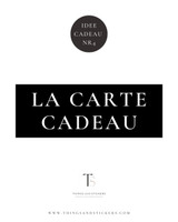 Visuel Idée cadeau nr 4 : le titre La carte cadeau en blanc sur un bandeau noir, avec le logo Things and Stickers