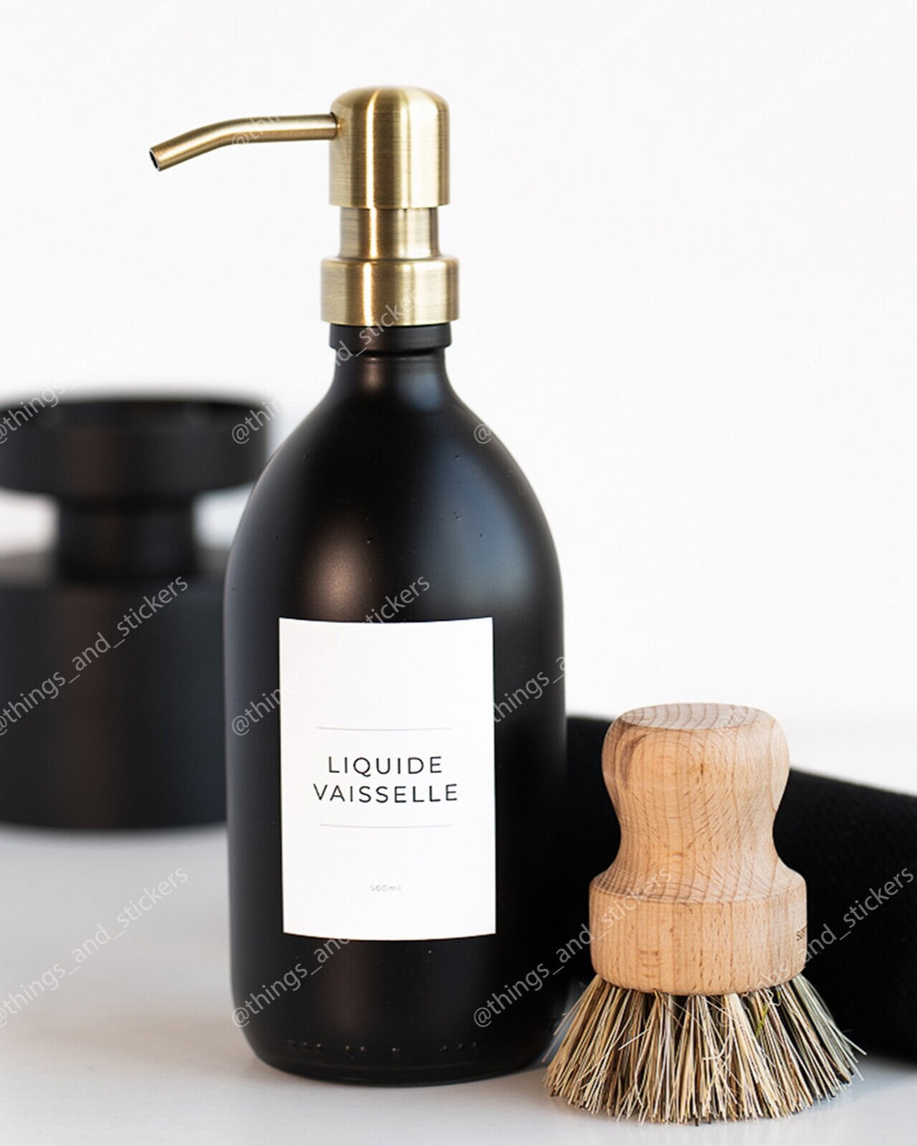 Distributeur de liquide vaisselle en verre noir à pompe laiton, avec brosse